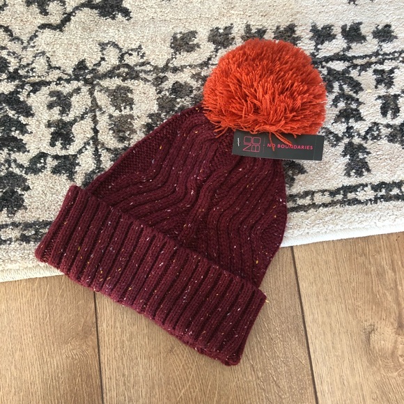 NO BOUNDARIES pom pom beanie - Picture 1 of 5